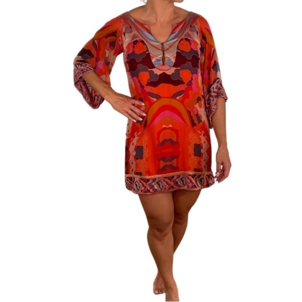 DVF vibrant fun mini dress. Sheer sleeves. - Picture 1 of 11